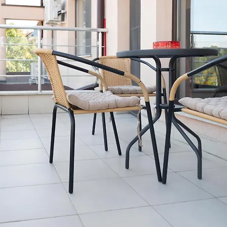 за гости николова *